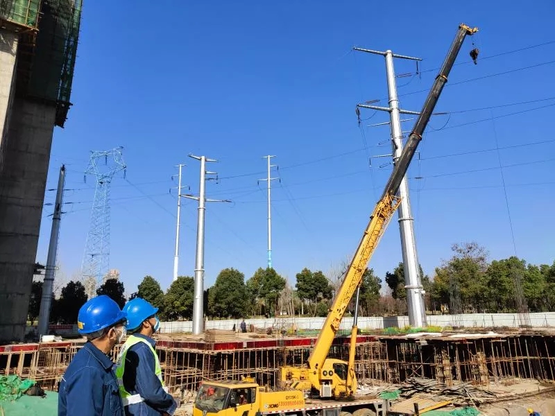 徐工吊車保障漯河供電公司施工安全和輸電線路安全運(yùn)行