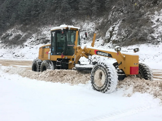 徐工平地機(jī)除雪