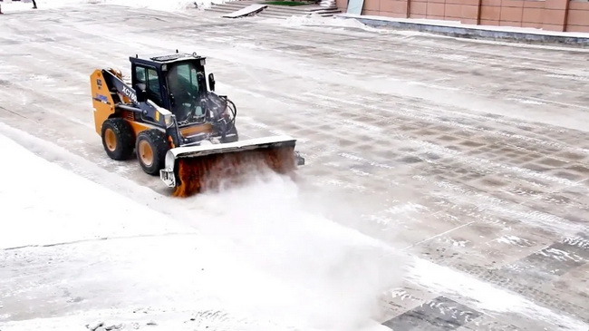 徐工除冰雪類設(shè)備保障道路暢通無阻