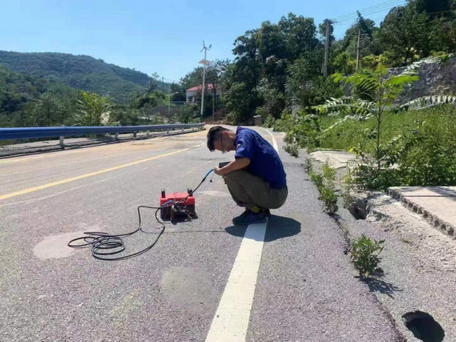 徐工XJC405道路檢測(cè)車在鞏義市進(jìn)行塌陷安全隱患的探測(cè)任務(wù)